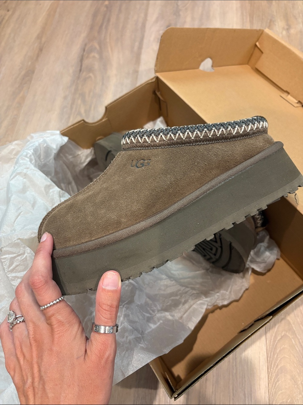 UGG TAZZ PLATFORM SLIPPERS